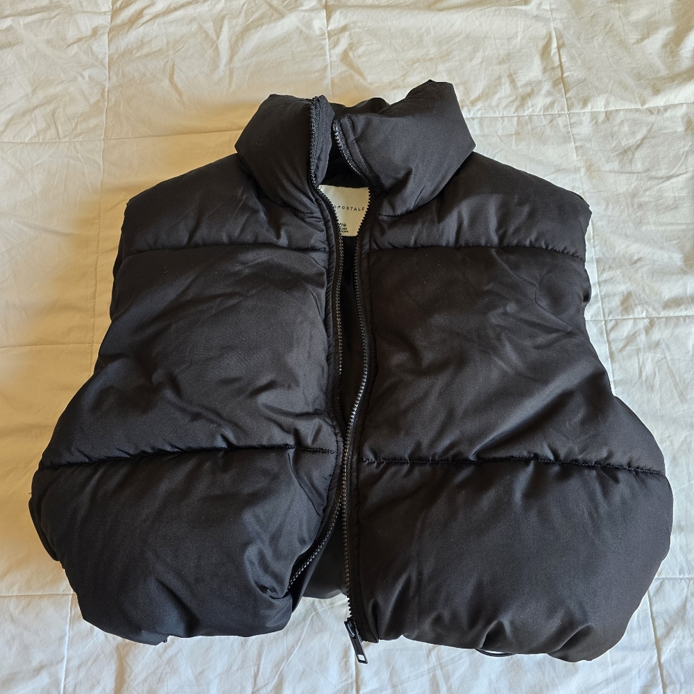5 for $15 - Black Aeropostale Quilted Puffer Vest With Waist Cinching